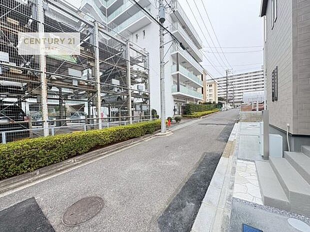 前面道路4.5m!車庫入れが苦手な方も安心ですね。
