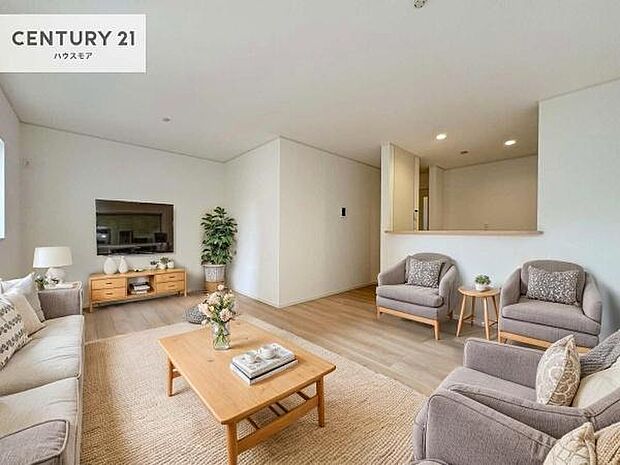 家具はCGパースです。大切な家族が集まるからこそLDKにはこだわりたい。子供たちが元気に笑いながら走り回っている姿を見た時が「広い家にして良かった」と思う瞬間です。