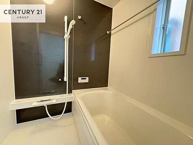 1日の疲れをしっかりと癒してくれる浴室です。おうちの素敵なリラクゼーション場所です!