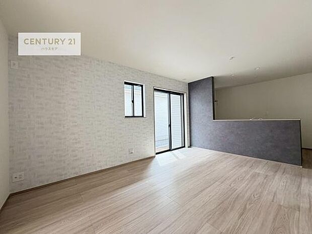 広々ダイニングスペース!ゆったりお食事。笑い声響く楽しい時間が過ごせます。日々の疲れも癒されます!