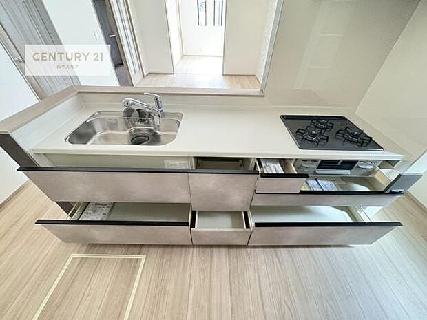 収納スペースが豊富で、調理スペースがスッキリと片付きひろ~く活用できます!快適に作業ができます!毎日の料理が捗ります!