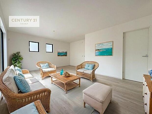 家具はCGパースです。心地良いリビングは家族が自然と集まります。家族団欒の時間が増えそうです。ご家族と、より一層充実した時間を過ごせそうですね。