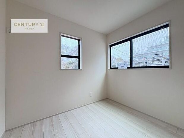 掃き出し窓がないお部屋は、お子様のお部屋としても安心です!