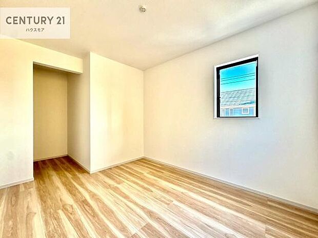 シンプルにデザインされているため、家具を選びません!お気に入りの家具を置いてくつろげる空間を作ることができます。