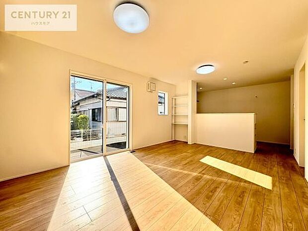 【現地販売会開催中】心地良いリビングは家族が自然と集まります。家族団欒の時間が増えそうです。ご家族と、より一層充実した時間を過ごせそうですね。