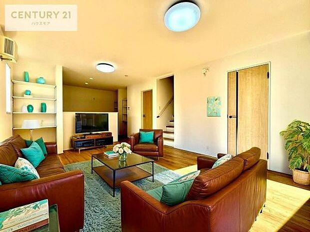 【現地販売会開催中】家具はCGパースです。大切な家族が集まるからこそLDKにはこだわりたい。子供たちが元気に笑いながら走り回っている姿を見た時が「広い家にして良かった」と思う瞬間です。