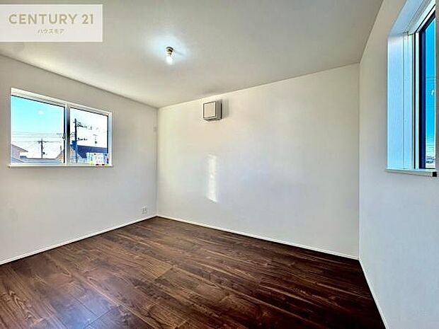 【現地販売会開催中】掃き出し窓がないお部屋は、お子様のお部屋としても安心です!収納スペースも充実しているので散らかったお部屋をサッと片付けられます!