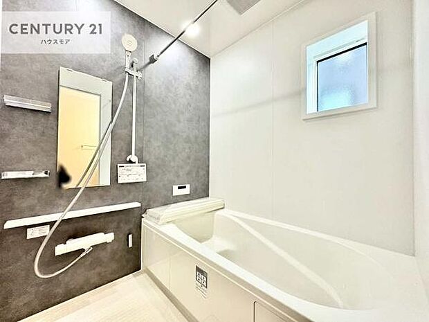 【現地販売会開催中】落ち着きある大人の雰囲気のバスルームは、シックなデザインでバスタイムが充実!お仕事頑張っているご褒美にお好みの匂いの入浴剤を入れて、楽しんでみてはいかがでしょうか?