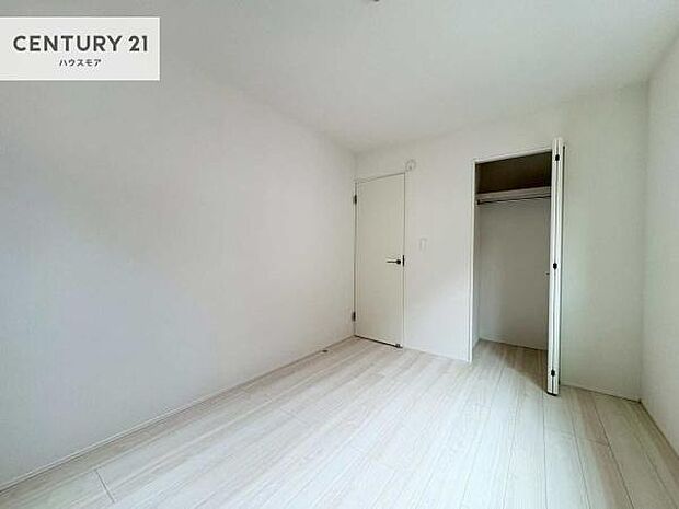 各居室収納付き!急なお客様が来客しても散らかったお部屋をサッと片付けられます!お部屋のスペースが生まれゆとりあるお部屋を演出することが出来ます!