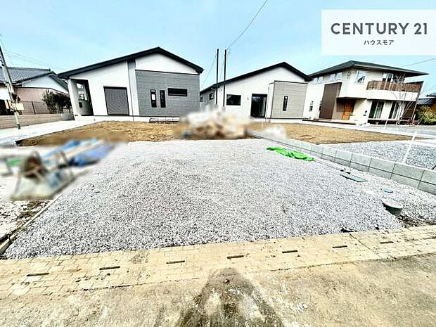 駐車スペースは2台分あります!セカンドカーはもちろん、バイクや自転車なども置き場所に困りません。