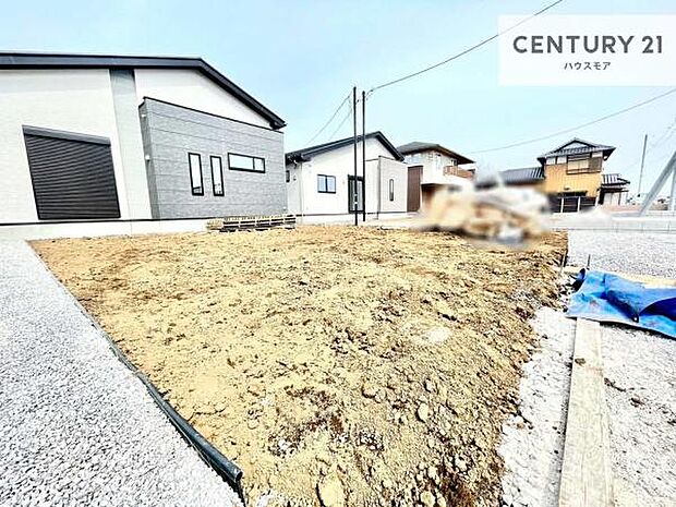 広々とした庭付き。ガーデニングやプール遊び、グランピングなどふたつめのリビングとしてご家族で楽しまれてはいかがでしょうか。