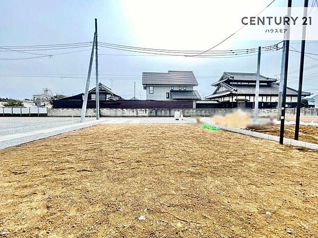晴れた日には青い空を見渡せる開放的な時間を楽しめます。気持ちの良い風が通り抜ける街並みです!