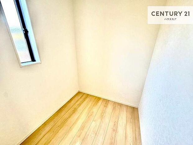 たっぷり収納住空間。納戸がございます!収納スペースとしてはもちろん、書斎や趣味の空間にもぴったりです!