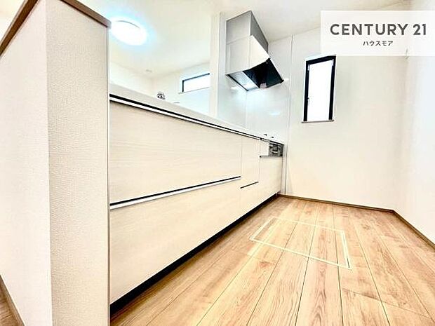 ゆとりある調理スペースで作業がしやすい快適なキッチンです!お子様と一緒にお菓子造りも楽しめる広々スペースです。楽しい調理時間になりそうですね!