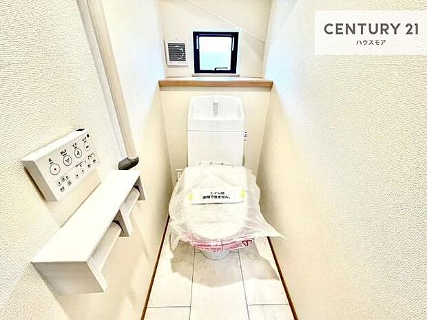 1・2階にトイレがございます!朝の忙しい時間帯も待たずにすみそうですね。白を基調とした清潔感のあるトイレでお手入れがしやすいです!