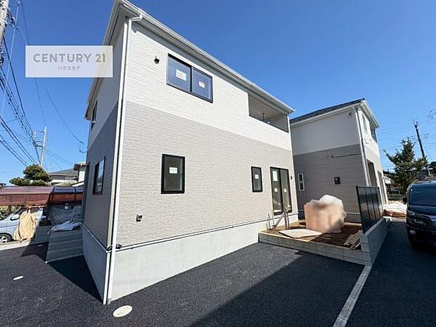 全2棟のキレイな街並み。是非1度ご内見ください。物件探しのご条件・ご要望・ご質問など、不動産に関することならどのようなことでも誠心誠意対応させて頂きます。