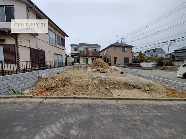 カースペース2台駐車可能。毎日の通勤やお買い物に便利で、来客時にもゆとりをもってお使いいただけます。