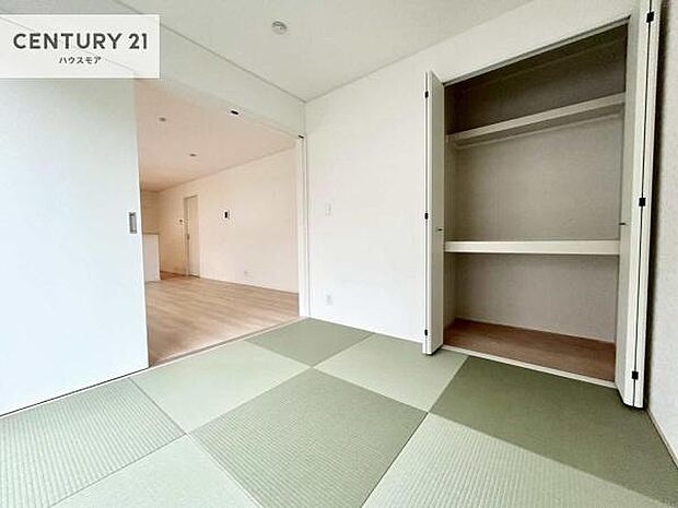 リビングと隣接している和室です!客間としてはもちろん、家事の休憩スペースとして使用するのもいいですね!