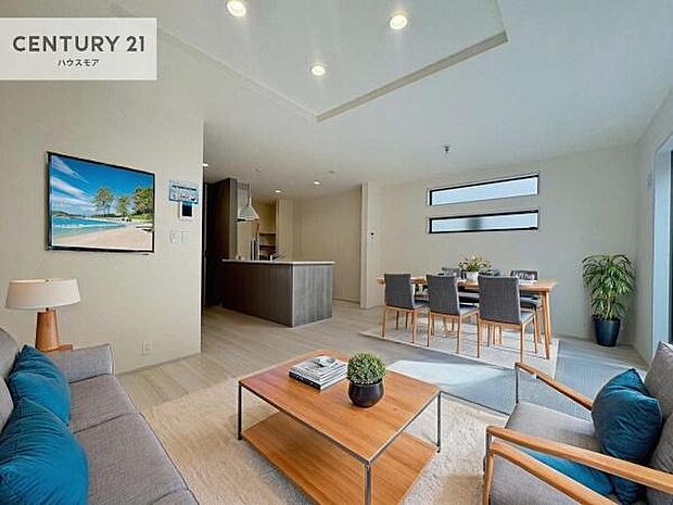 家具はCGパースです。開放感のある広々LDK!ソファーやダイニングテーブルを置いても窮屈にならないので快適に過ごせます!コミュニケーションが取りやすいリビングです!