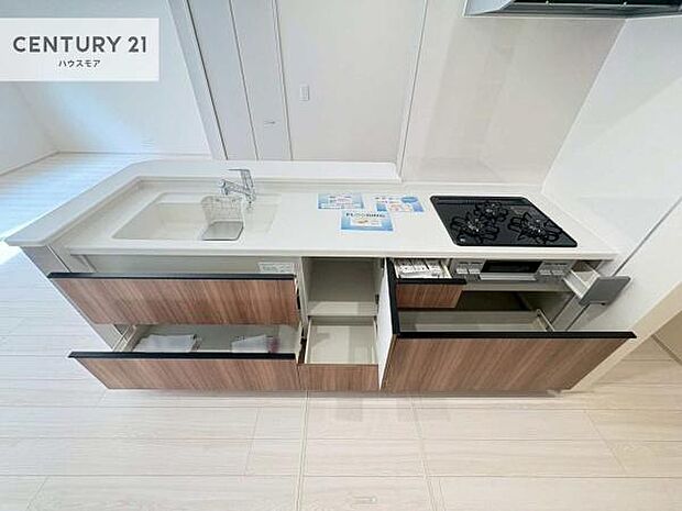 収納スペースが豊富で、調理スペースがスッキリと片付きひろ~く活用できます!快適に作業ができます!毎日の料理が捗ります!