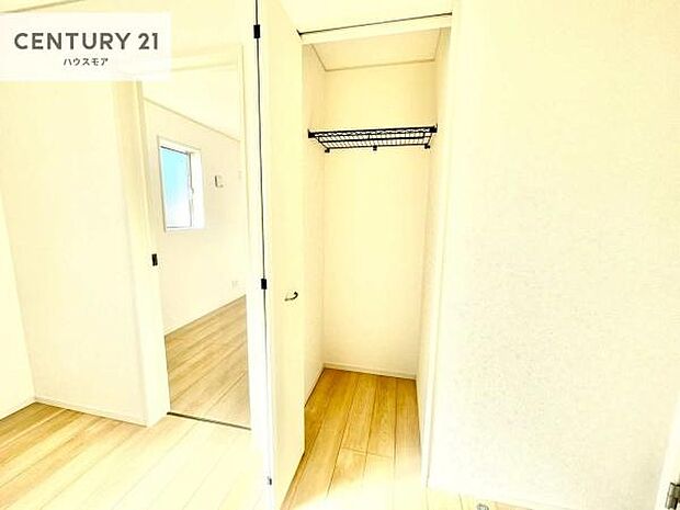 住空間をすっきり使うためには必須ポイントの収納スペースですよね。是非現地でご確認ください!