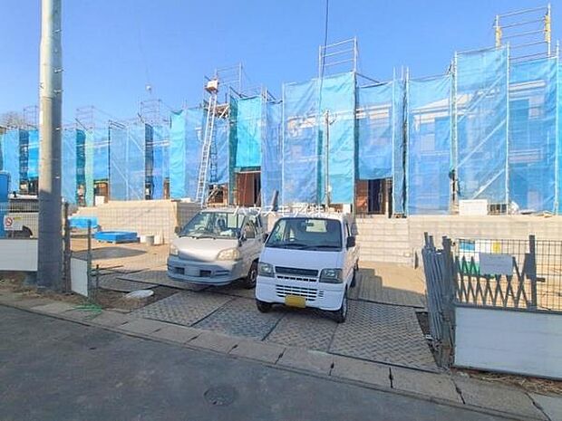 駐車スペースは2台分あります!セカンドカーはもちろん、バイクや自転車なども置き場所に困りません。