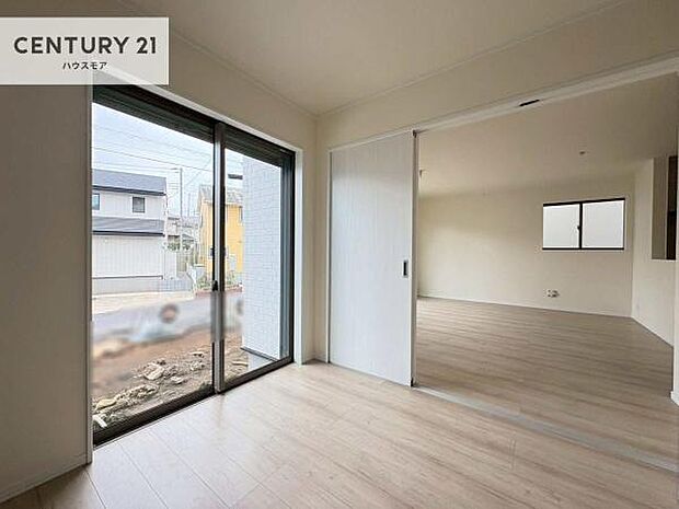 シンプルにデザインされているため、家具を選びません!お気に入りの家具を置いてくつろげる空間を作ることができます。