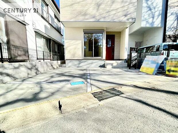 カースペース付きなのでマイカーをお持ちの方も安心ですね!ぜひ現地にてお確かめくださいませ!