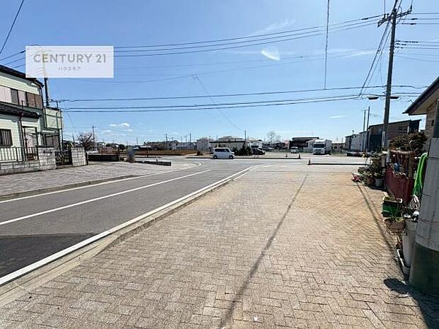 前面道路6.8m~15.5m!車庫入れが苦手な方も安心ですね。