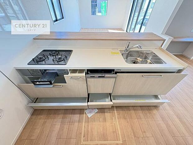 収納スペースが豊富で、調理スペースがスッキリと片付きひろ~く活用できます!快適に作業ができます!毎日の料理が捗ります!