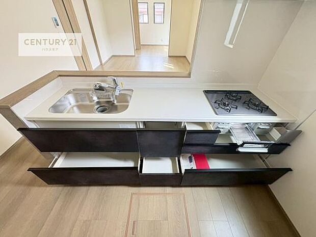 収納スペースが豊富で、調理スペースがスッキリと片付きひろ~く活用できます!快適に作業ができます!毎日の料理が捗ります!