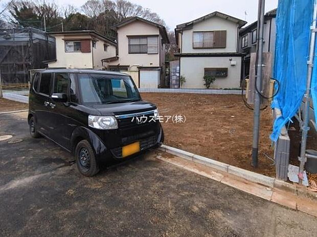 カースペース2台駐車可能。毎日の通勤やお買い物に便利で、来客時にもゆとりをもってお使いいただけます。