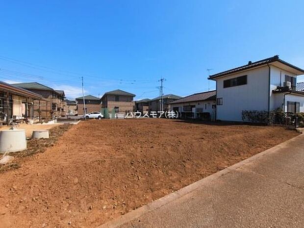 カースペース2台駐車可能。毎日の通勤やお買い物に便利で、来客時にもゆとりをもってお使いいただけます。