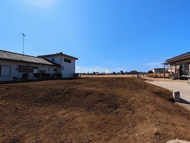 カースペース2台駐車可能。毎日の通勤やお買い物に便利で、来客時にもゆとりをもってお使いいただけます。