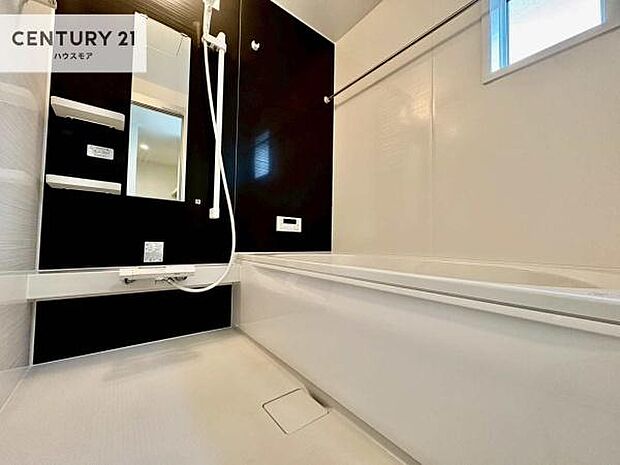 1日の疲れをしっかりと癒してくれる浴室です。おうちの素敵なリラクゼーション場所です!