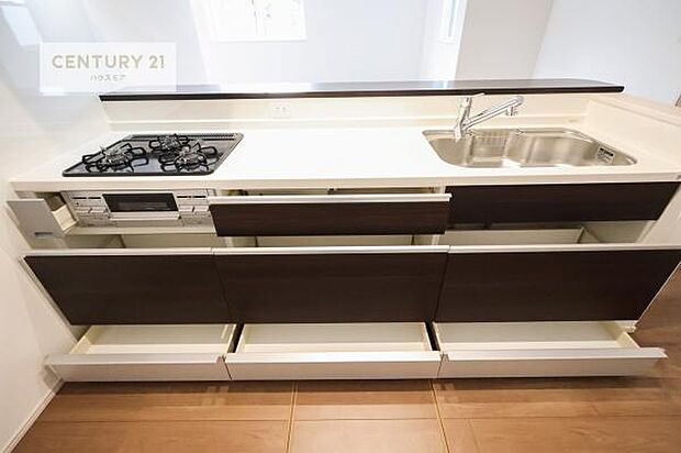 収納スペースが豊富で、調理スペースがスッキリと片付きひろ~く活用できます!快適に作業ができます!毎日の料理が捗ります!