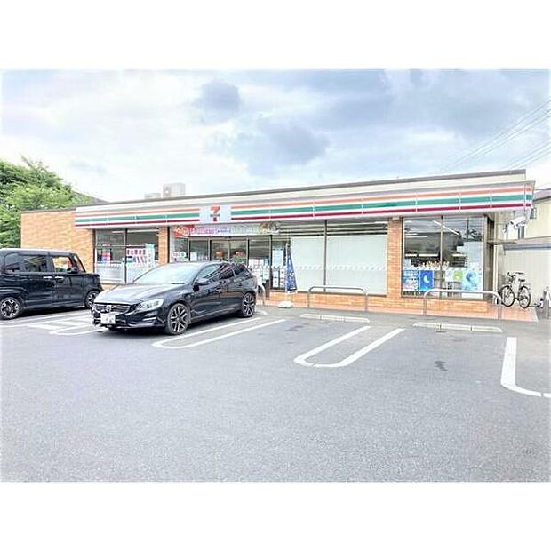 セブンイレブン竜ケ崎六斗蒔店まで220m