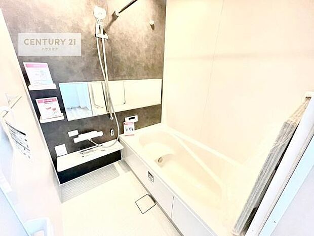 1日の疲れをしっかりと癒してくれる浴室です。おうちの素敵なリラクゼーション場所です!