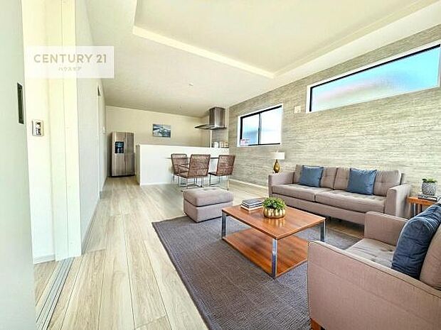 家具はCGパースです。大切な家族が集まるからこそLDKにはこだわりたい。子供たちが元気に笑いながら走り回っている姿を見た時が「広い家にして良かった」と思う瞬間です。