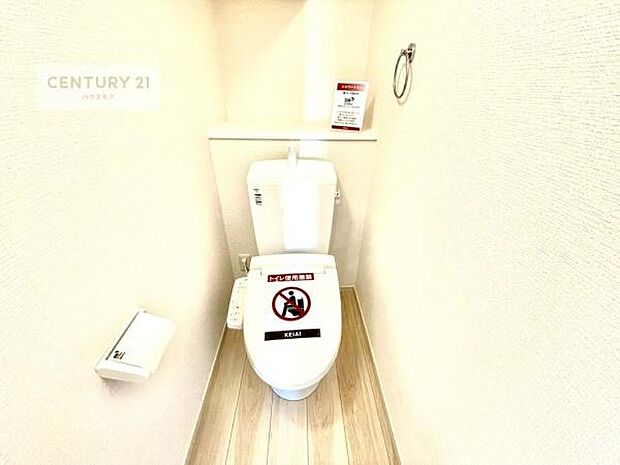 1・2階にトイレがございます!朝の忙しい時間帯も待たずにすみそうですね。白を基調とした清潔感のあるトイレでお手入れがしやすいです!