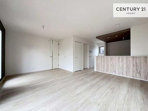 広々ダイニングスペース!ゆったりお食事。笑い声響く楽しい時間が過ごせます。日々の疲れも癒されます!