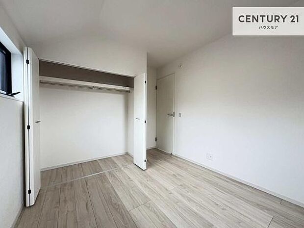 各居室収納付き!急なお客様が来客しても散らかったお部屋をサッと片付けられます!お部屋のスペースが生まれゆとりあるお部屋を演出することが出来ます!