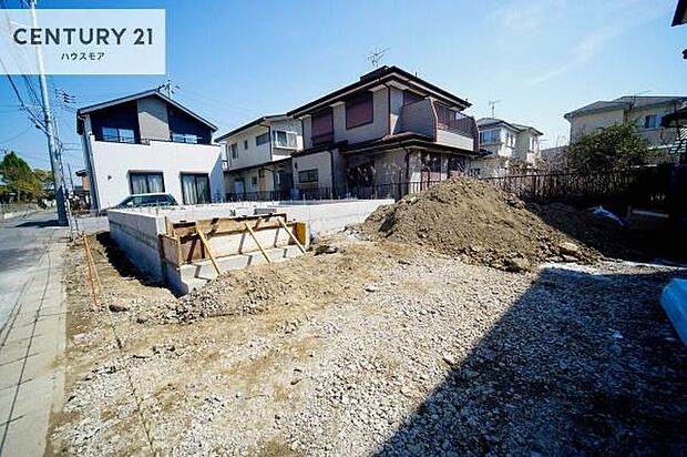 駐車スペースは2台分あります!セカンドカーはもちろん、バイクや自転車なども置き場所に困りません。