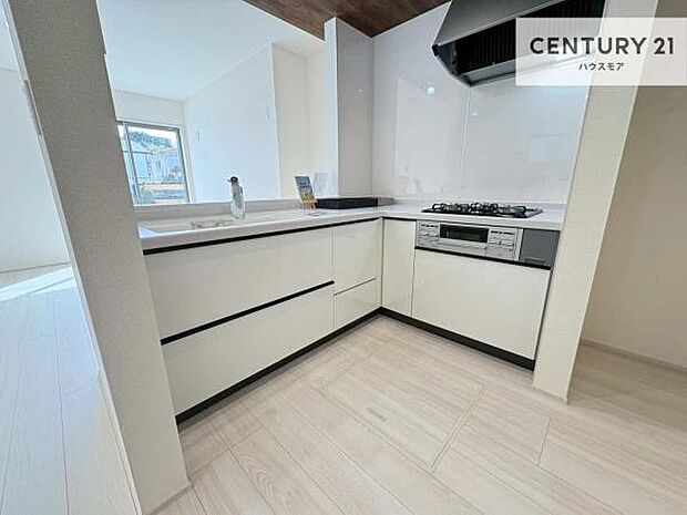 動線が短く、家事効率の良いL字型キッチン。毎日の料理がはかどる間取りです。