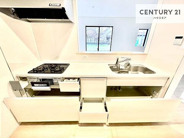 収納スペースが豊富で、調理スペースがスッキリと片付きひろ~く活用できます!快適に作業ができます!毎日の料理が捗ります!