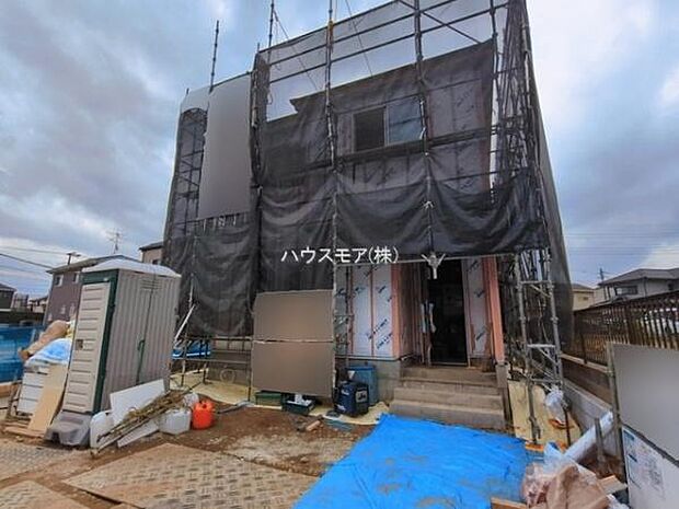 駐車スペースは2台分あります!セカンドカーはもちろん、バイクや自転車なども置き場所に困りません。