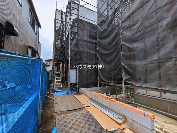 駐車スペースは2台分あります!セカンドカーはもちろん、バイクや自転車なども置き場所に困りません。