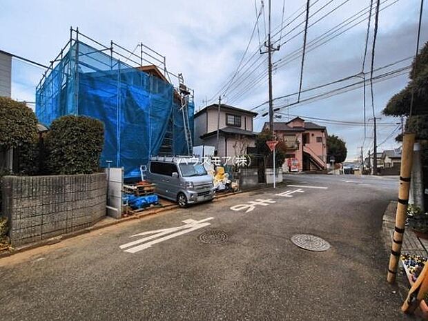 前面道路6m!陽当り良好な立地です。車庫入れが苦手な方も安心ですね。