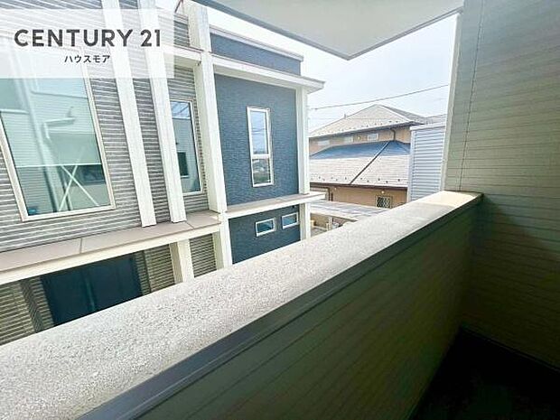 陽当たり良好なバルコニーです!晴れた日には青い空を見渡せる開放的な時間を楽しめます。