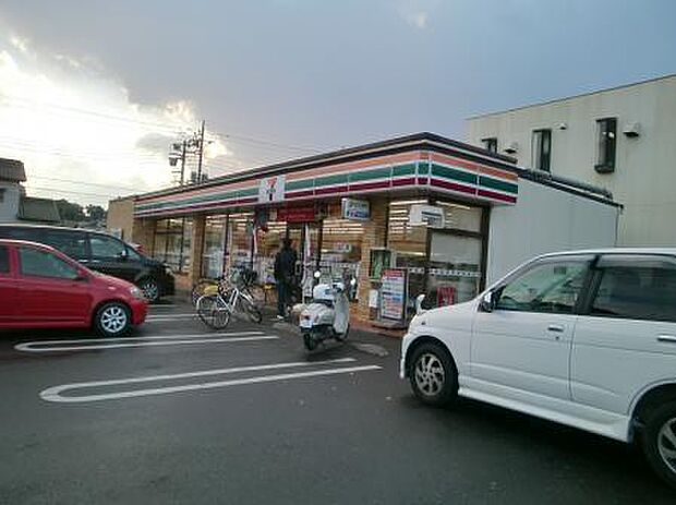 セブンイレブン竜ヶ崎出し山町店まで1986m